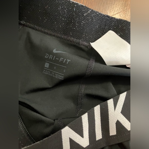 Pro Women’s Mid-Rise Mesh-Paneled Leggings - Picture 5 of 7